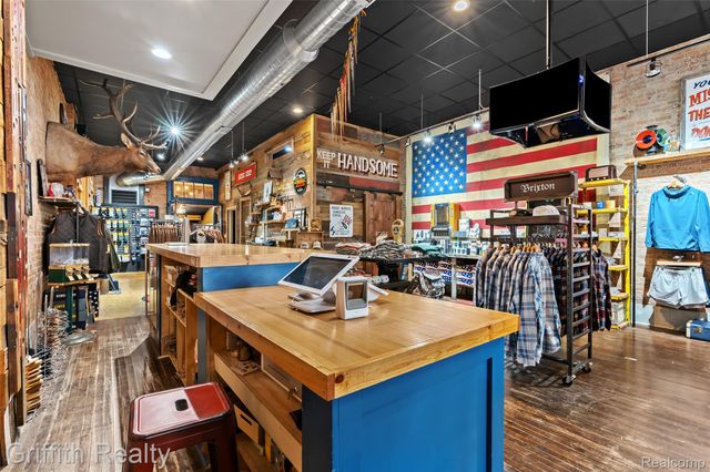 104 S Leroy Street, Fenton, MI 48430