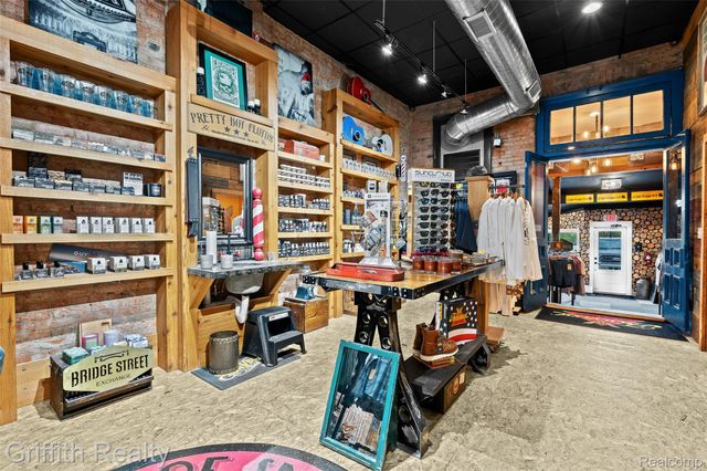 104 S Leroy Street, Fenton, MI 48430