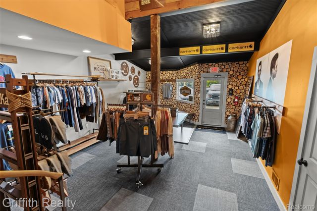 104 S Leroy Street, Fenton, MI 48430