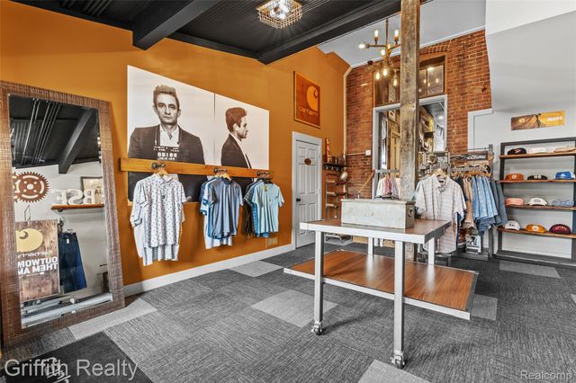 104 S Leroy Street, Fenton, MI 48430