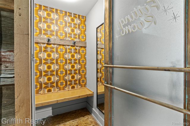 104 S Leroy Street, Fenton, MI 48430