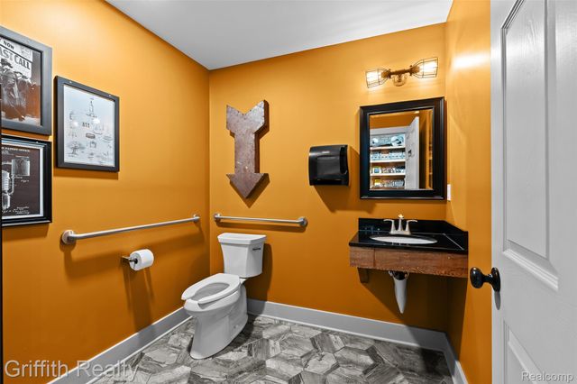 104 S Leroy Street, Fenton, MI 48430