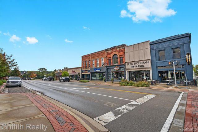 104 S Leroy Street, Fenton, MI 48430