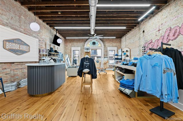 104 S Leroy Street, Fenton, MI 48430