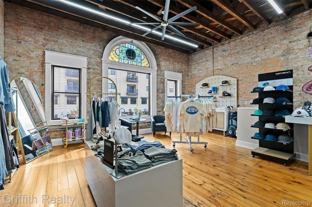 104 S Leroy Street, Fenton, MI 48430