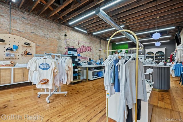 104 S Leroy Street, Fenton, MI 48430