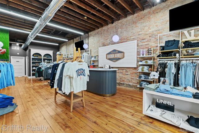 104 S Leroy Street, Fenton, MI 48430