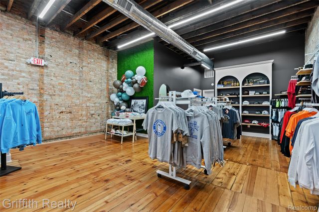 104 S Leroy Street, Fenton, MI 48430