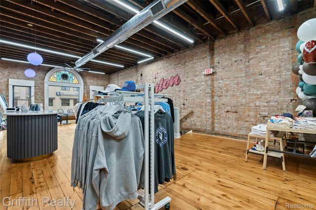 104 S Leroy Street, Fenton, MI 48430