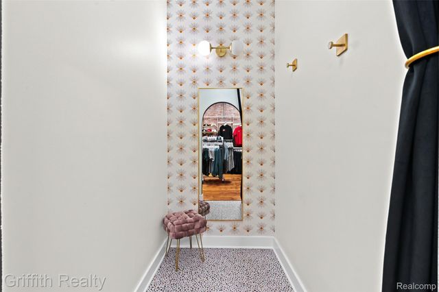 104 S Leroy Street, Fenton, MI 48430