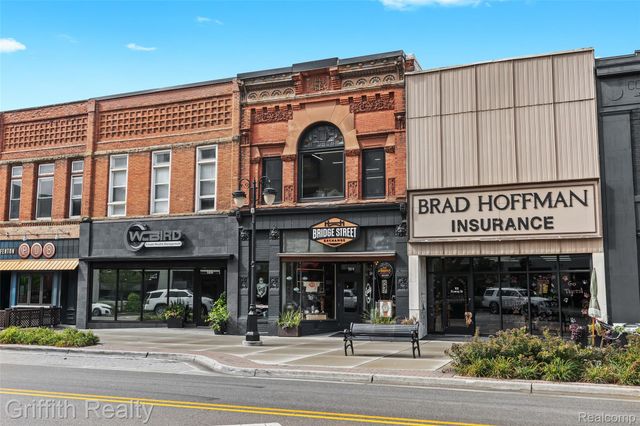 104 S Leroy Street, Fenton, MI 48430