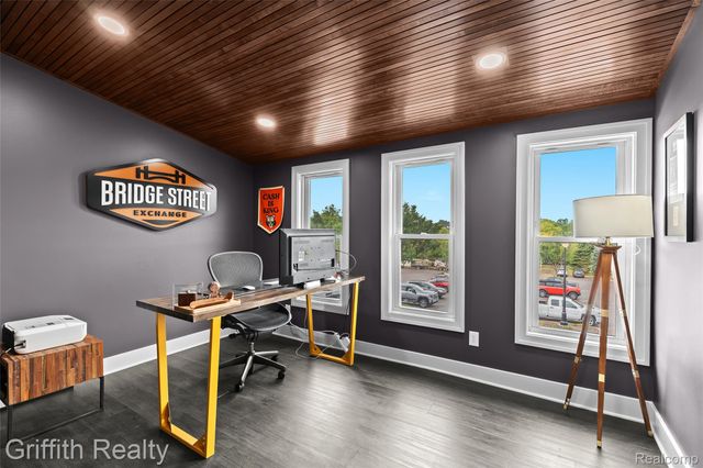 104 S Leroy Street, Fenton, MI 48430