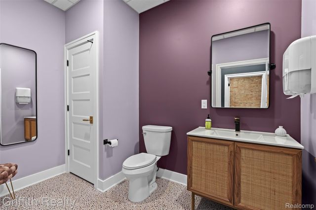 104 S Leroy Street, Fenton, MI 48430