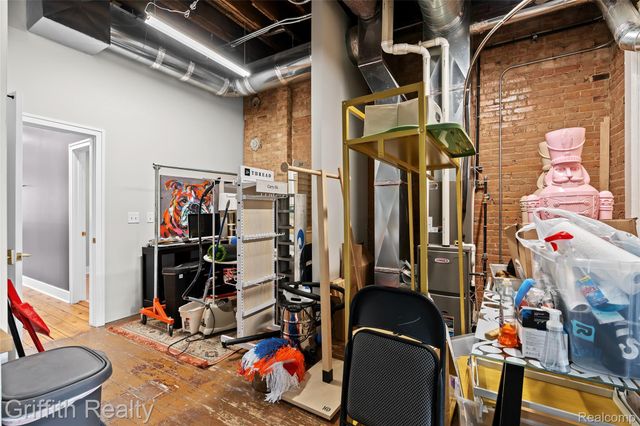 104 S Leroy Street, Fenton, MI 48430