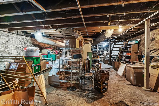 104 S Leroy Street, Fenton, MI 48430