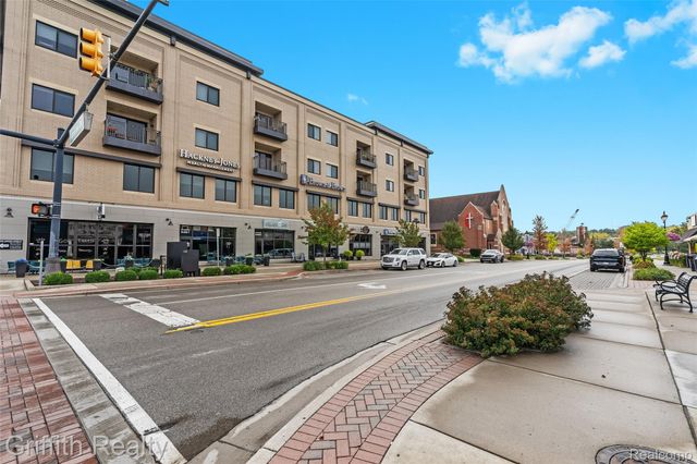 104 S Leroy Street, Fenton, MI 48430