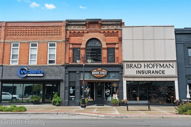 104 S Leroy Street, Fenton, MI 48430