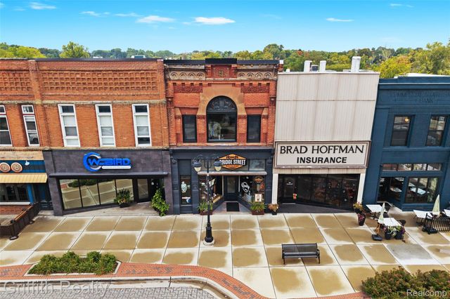 104 S Leroy Street, Fenton, MI 48430