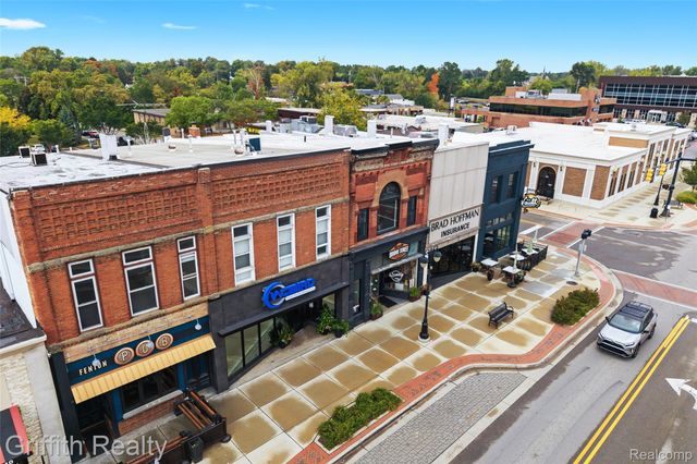 104 S Leroy Street, Fenton, MI 48430