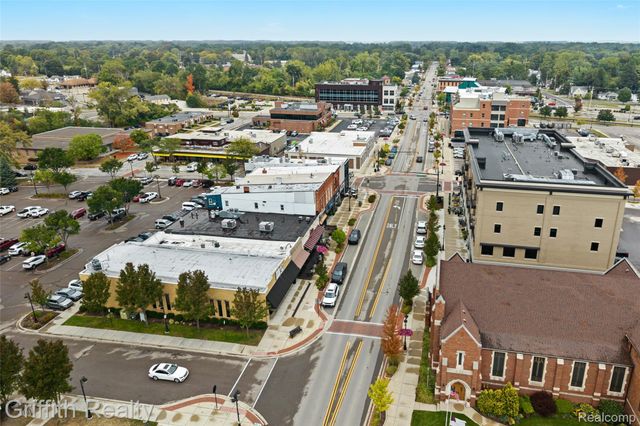 104 S Leroy Street, Fenton, MI 48430