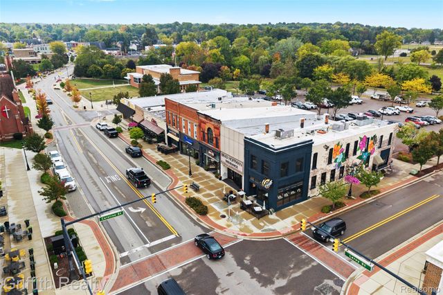 104 S Leroy Street, Fenton, MI 48430