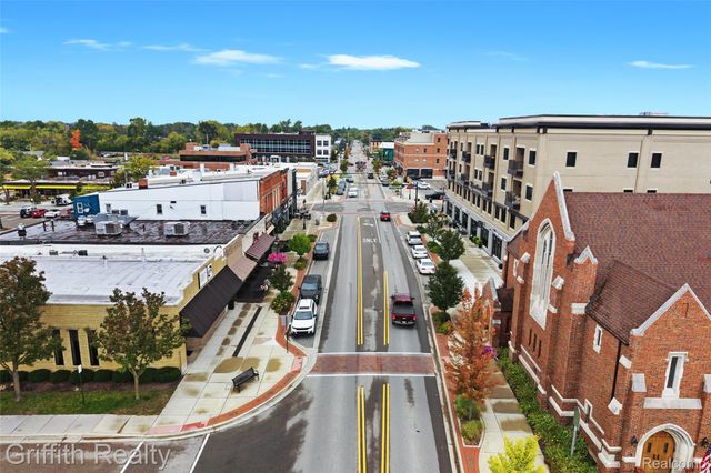 104 S Leroy Street, Fenton, MI 48430