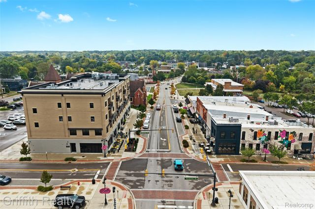 104 S Leroy Street, Fenton, MI 48430