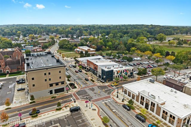 104 S Leroy Street, Fenton, MI 48430