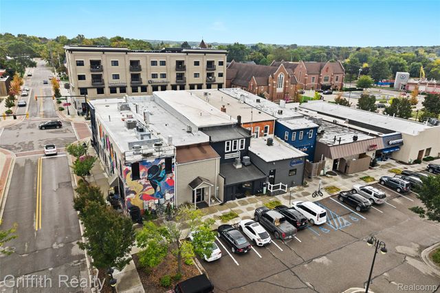 104 S Leroy Street, Fenton, MI 48430