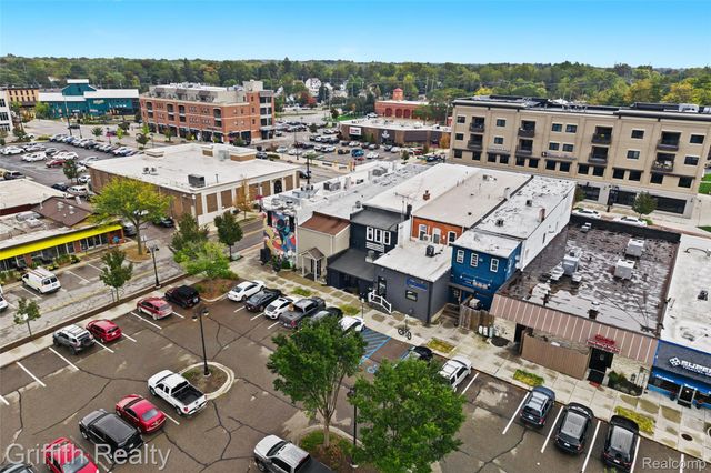 104 S Leroy Street, Fenton, MI 48430