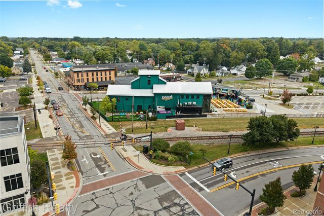 104 S Leroy Street, Fenton, MI 48430