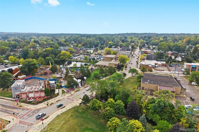 104 S Leroy Street, Fenton, MI 48430