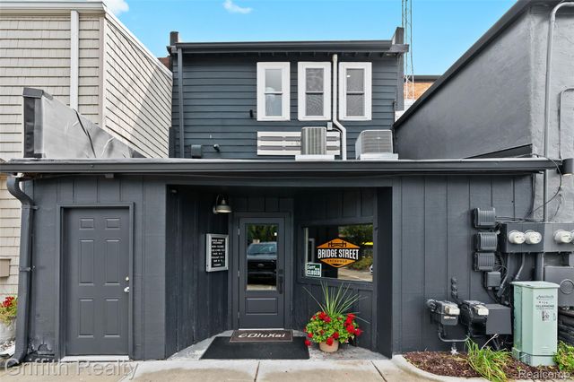 104 S Leroy Street, Fenton, MI 48430