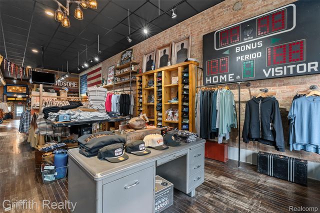 104 S Leroy Street, Fenton, MI 48430