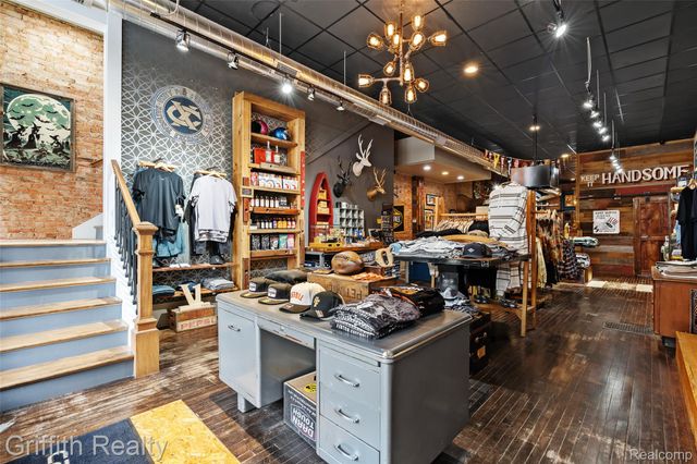 104 S Leroy Street, Fenton, MI 48430