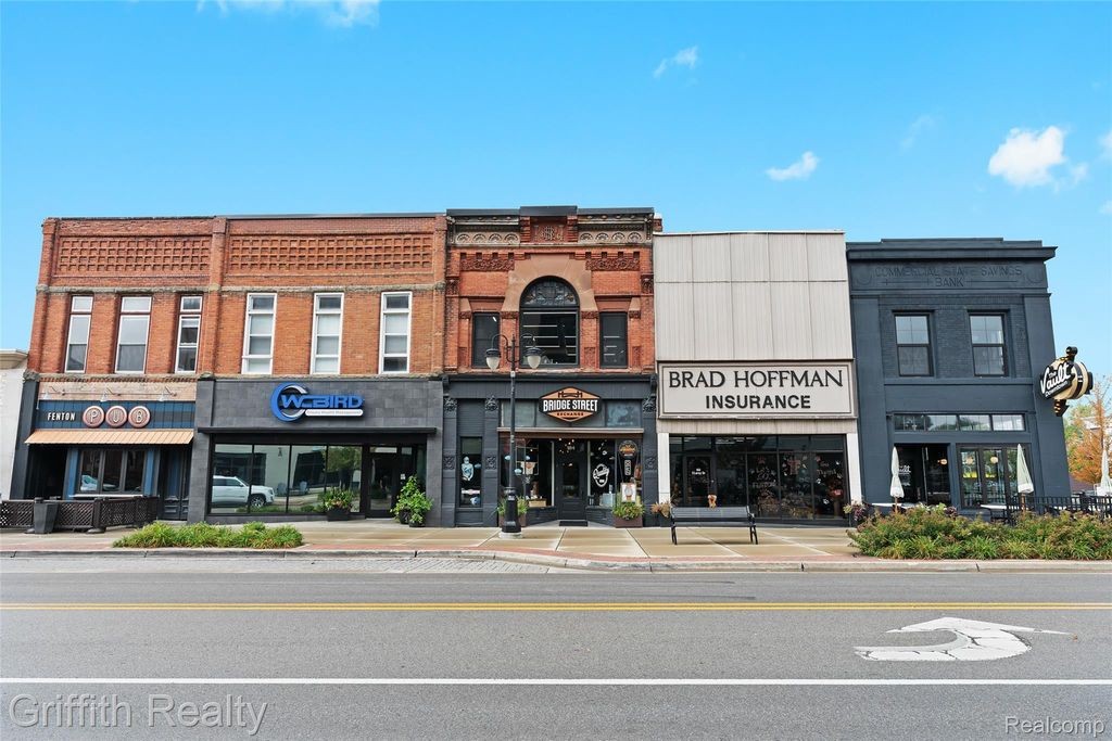 104 S Leroy Street, Fenton, MI 48430