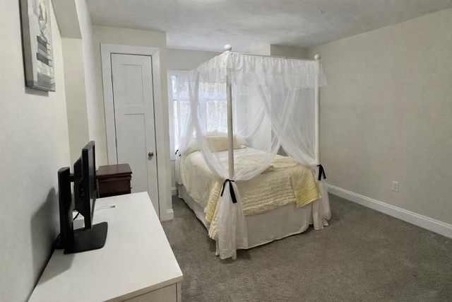 70 Hillside Drive, Henniker, NH 03242