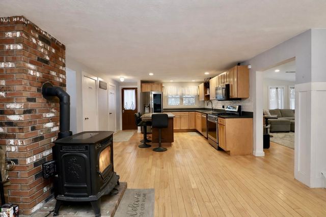 70 Hillside Drive, Henniker, NH 03242