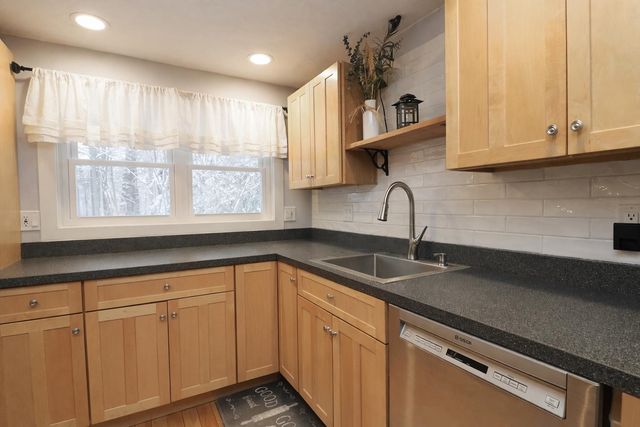 70 Hillside Drive, Henniker, NH 03242