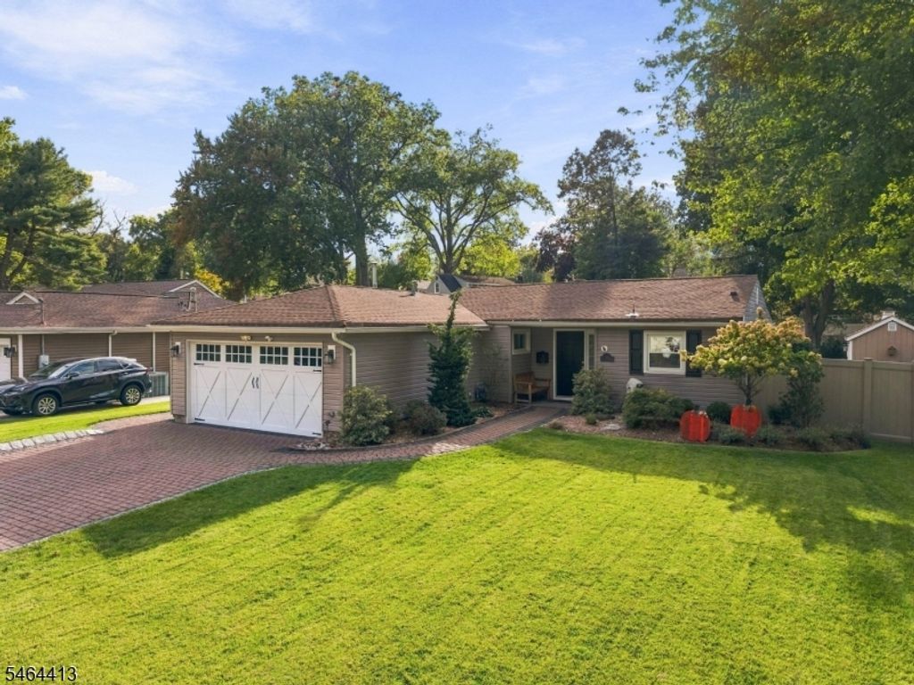 59 Eagle Dr, Emerson Boro, NJ 07630 — exterior