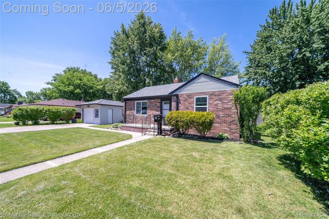 15165 Garden Street, Livonia, MI 48154