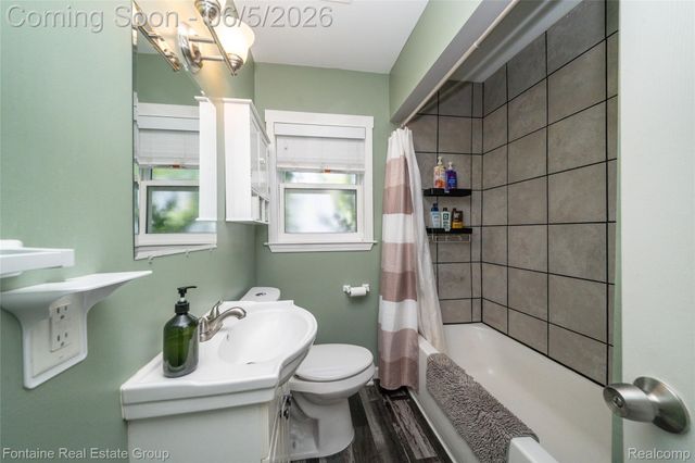 15165 Garden Street, Livonia, MI 48154