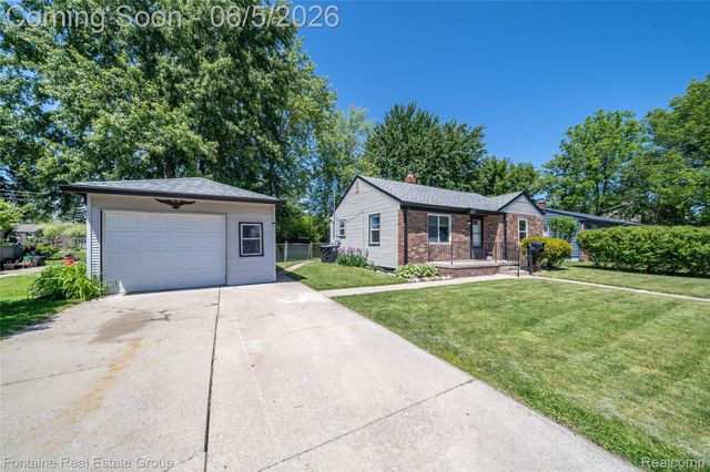 15165 Garden Street, Livonia, MI 48154