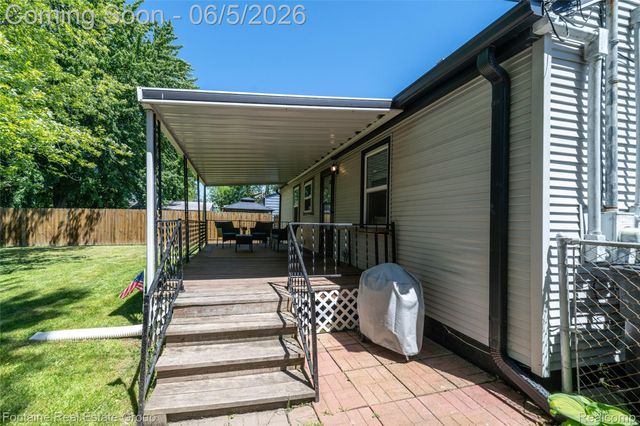 15165 Garden Street, Livonia, MI 48154