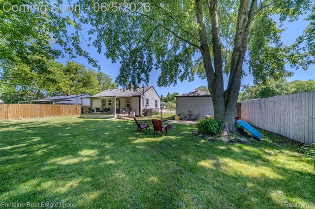 15165 Garden Street, Livonia, MI 48154
