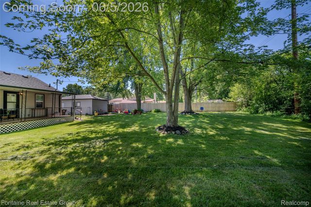 15165 Garden Street, Livonia, MI 48154