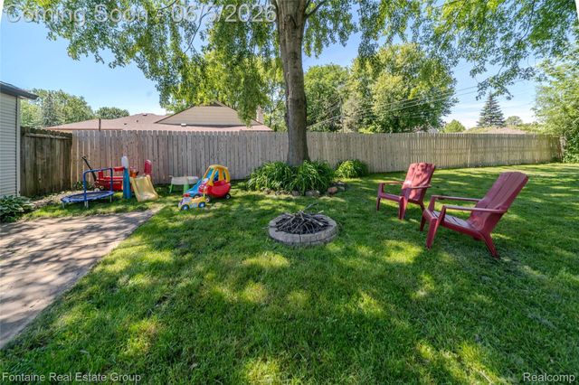 15165 Garden Street, Livonia, MI 48154