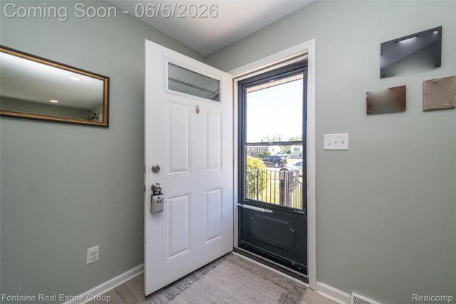 15165 Garden Street, Livonia, MI 48154