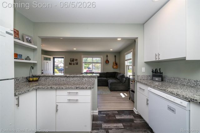 15165 Garden Street, Livonia, MI 48154