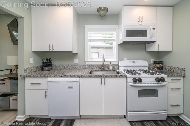15165 Garden Street, Livonia, MI 48154